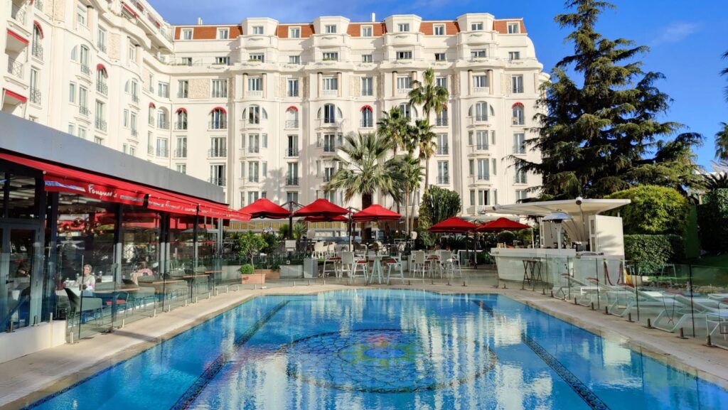 Hotel-Le-Majestic-Barriere-Cannes-Pool